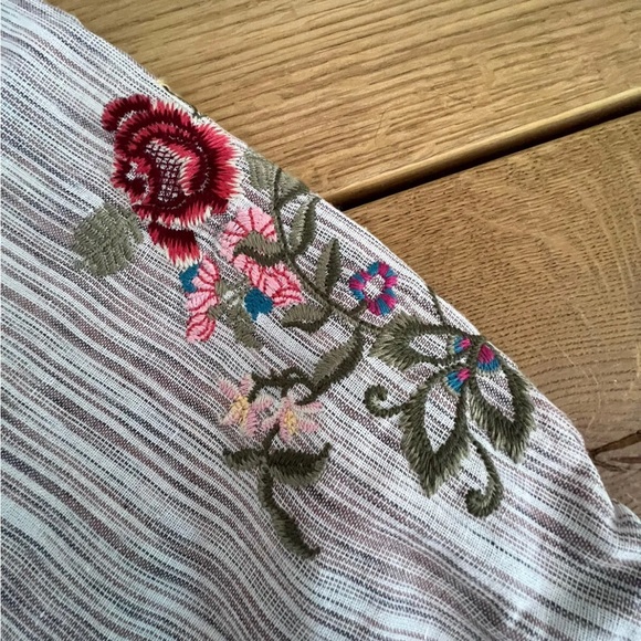 Paparazzi Small embroidered Floral Tunic Button Down Top Striped NWOT - Picture 3 of 10